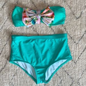 Strapless high waisted bathing suit